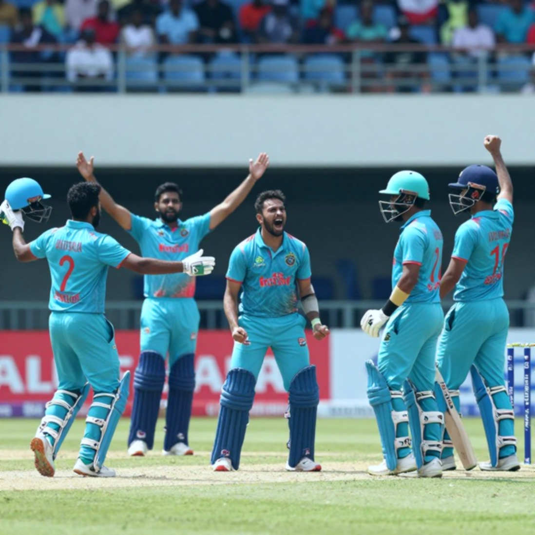 शादाब खान के 113* और 89 रन की दसवीं विकेट साझेदारी: लाहौर की एक विकेट की जीत का लेखा-जोखा